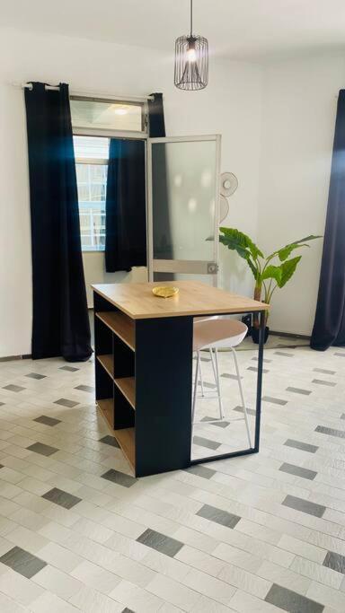 Urban Zen Appart Spacieux Studio Atypique Avec Bain A Remous Proche De Tout Πουάντ-α-Πιτρ Εξωτερικό φωτογραφία